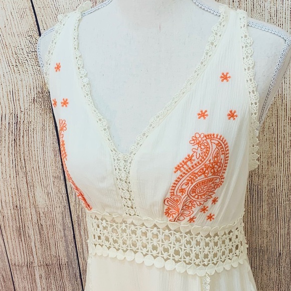 Juniors Tea & Cup Embroidered Cutout White Dress - Picture 2 of 7